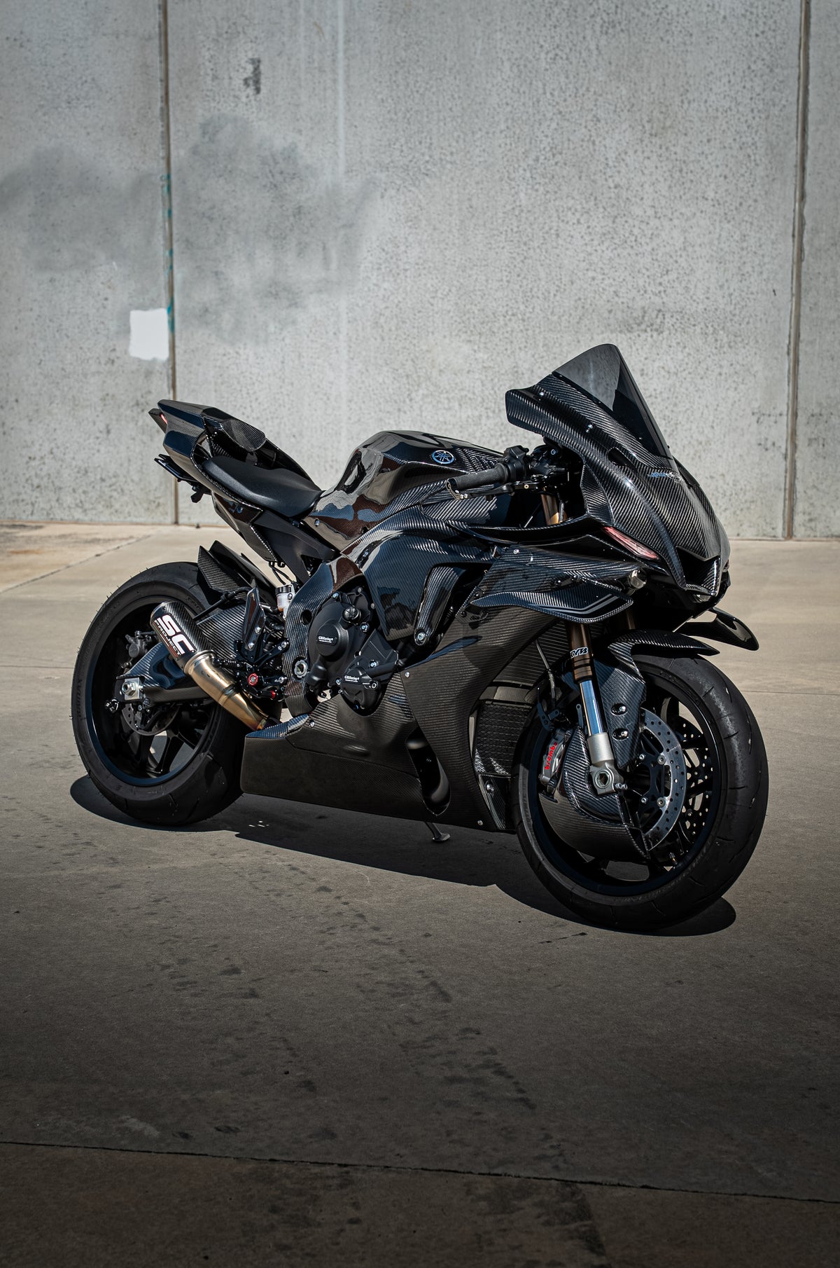A 2025 Yamaha R1 in full carbon